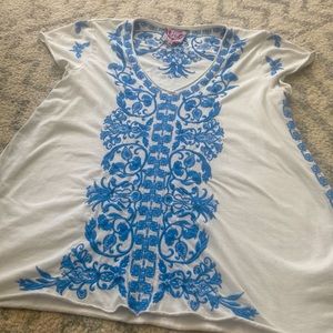 Johnny Was white short sleeve top with blue embroidery
